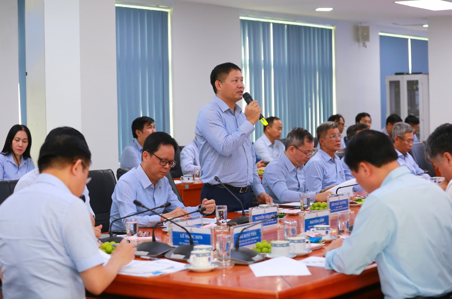 Tại hội nghị, Tổng Giám đốc Bùi Ngọc Dương đã báo cáo tình hình sản xuất kinh doanh 6 tháng đầu năm và nhiệm vụ 6 tháng cuối năm 2024. Tại hội nghị, Tổng Giám đốc Bùi Ngọc Dương đã báo cáo tình hình sản xuất kinh doanh 6 tháng đầu năm và nhiệm vụ 6 tháng cuối năm 2024.