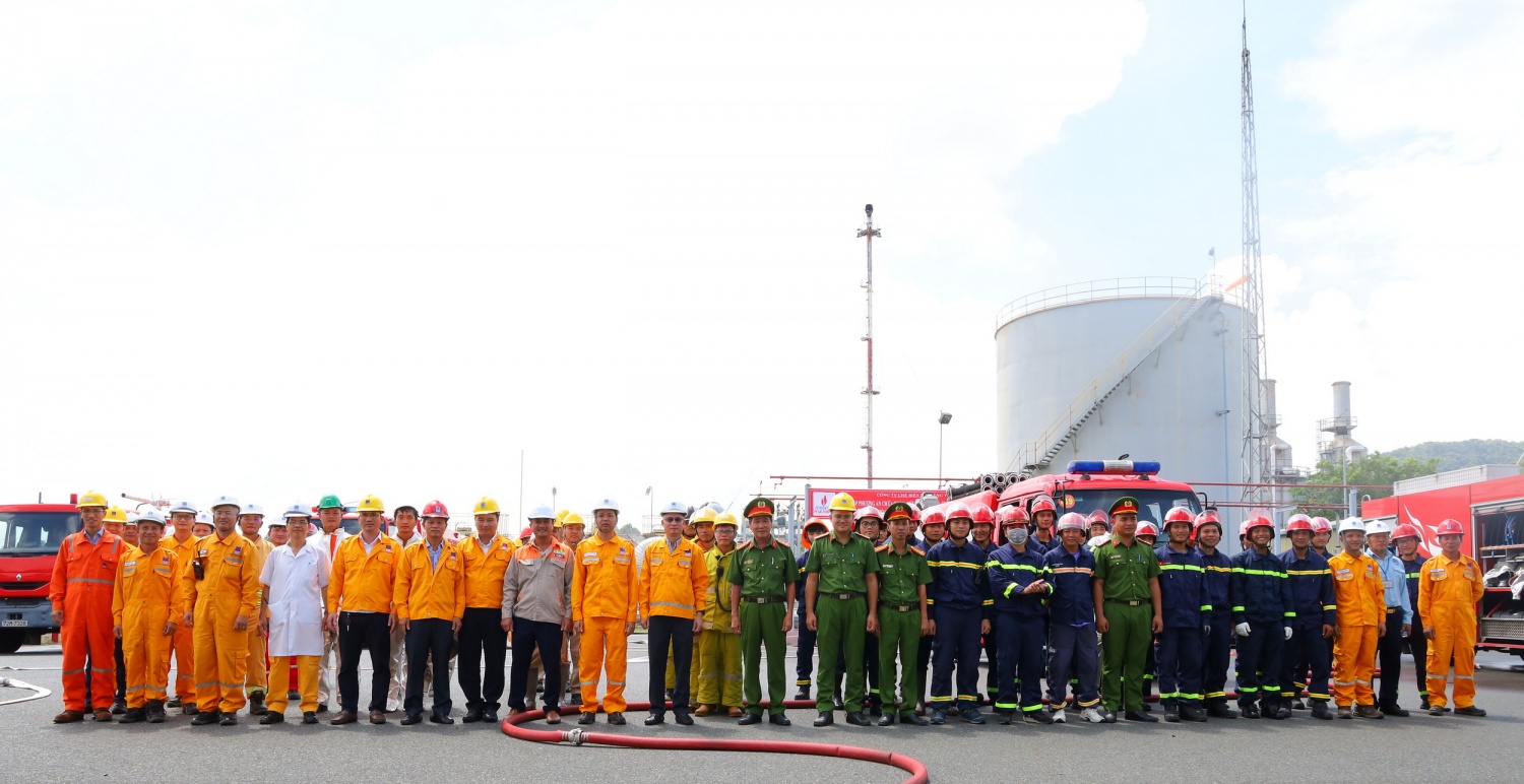 Lực lượng tham gia buổi thực tập PCCC và CNCH tại GPP Dinh Cố Lực lượng tham gia buổi thực tập PCCC và CNCH tại GPP Dinh Cố