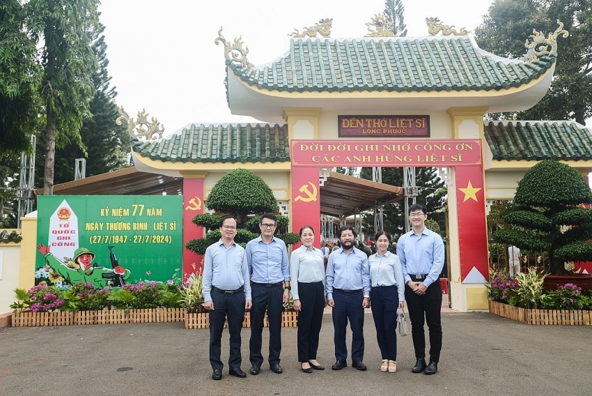 Trường Đại học Dầu khí Việt Nam viếng thăm Đền thờ Liệt sĩ Long Phước Trường Đại học Dầu khí Việt Nam viếng Đền thờ Liệt sĩ Long Phước