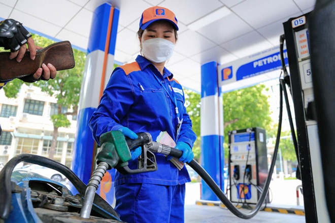VCCI đề xuất bỏ giá trần, cho phép thương nhân phân phối mua bán xăng dầu với nhau VCCI đề xuất bỏ giá trần, cho phép thương nhân phân phối mua bán xăng dầu với nhau