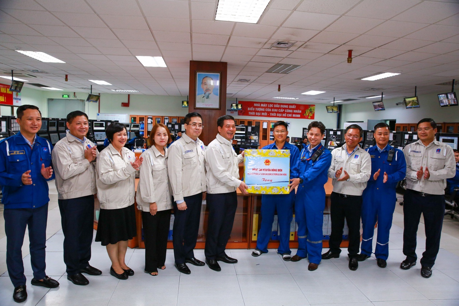 Bộ trưởng Bộ Công Thương Nguyễn Hồng Diên kiểm tra công tác sản xuất tại NMLD Dung Quất Bộ trưởng Bộ Công Thương Nguyễn Hồng Diên kiểm tra công tác sản xuất tại NMLD Dung Quất