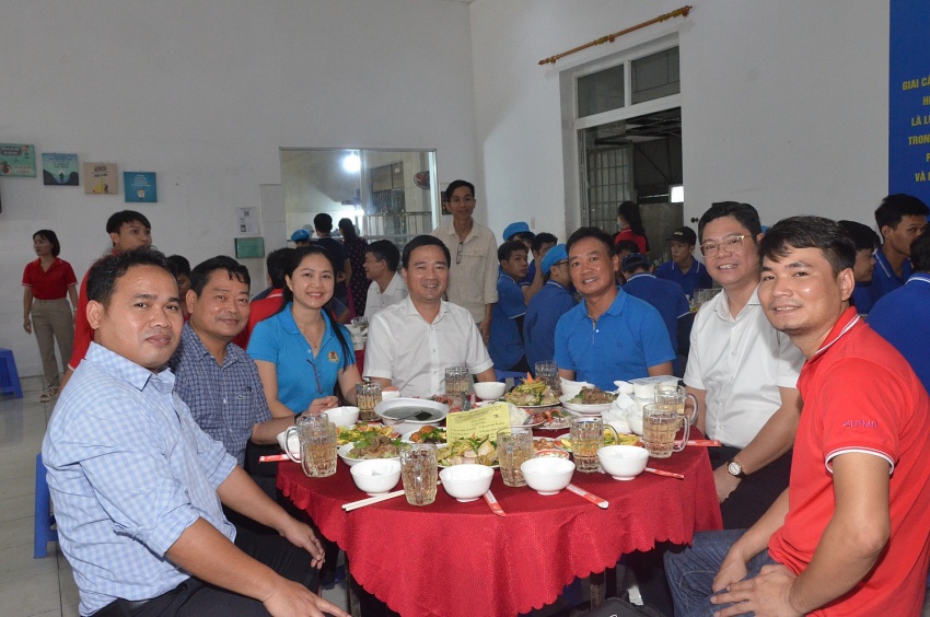 Ấm áp bữa cơm Công đoàn PVFCCo Ấm áp