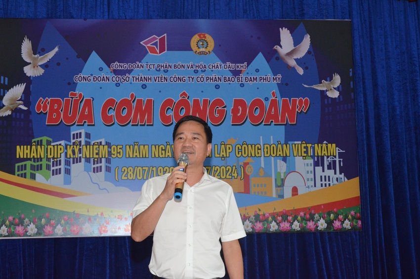 Ấm áp bữa cơm Công đoàn PVFCCo Ấm áp