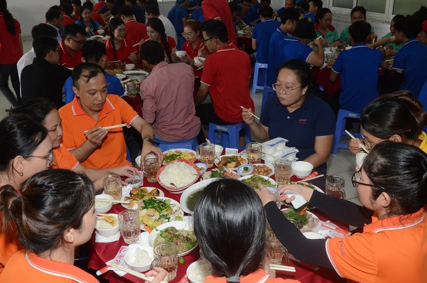 Ấm áp bữa cơm Công đoàn PVFCCo Ấm áp