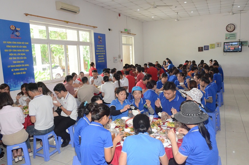 Ấm áp bữa cơm Công đoàn PVFCCo Ấm áp