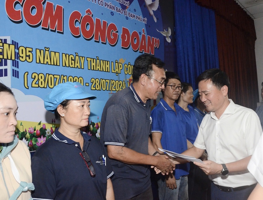 Ấm áp bữa cơm Công đoàn PVFCCo Ấm áp