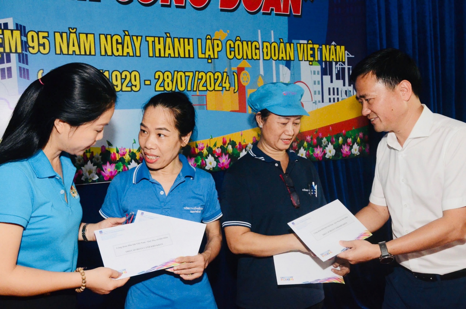 Ấm áp "Bữa cơm Công đoàn" PVFCCo Ấm áp "Bữa cơm Công đoàn" PVFCCo