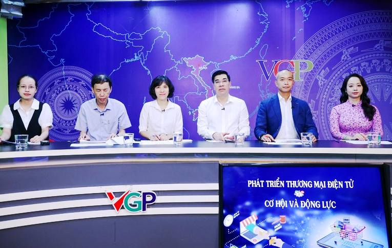 Phát triển thương mại điện tử: Cơ hội, động lực và thách thức