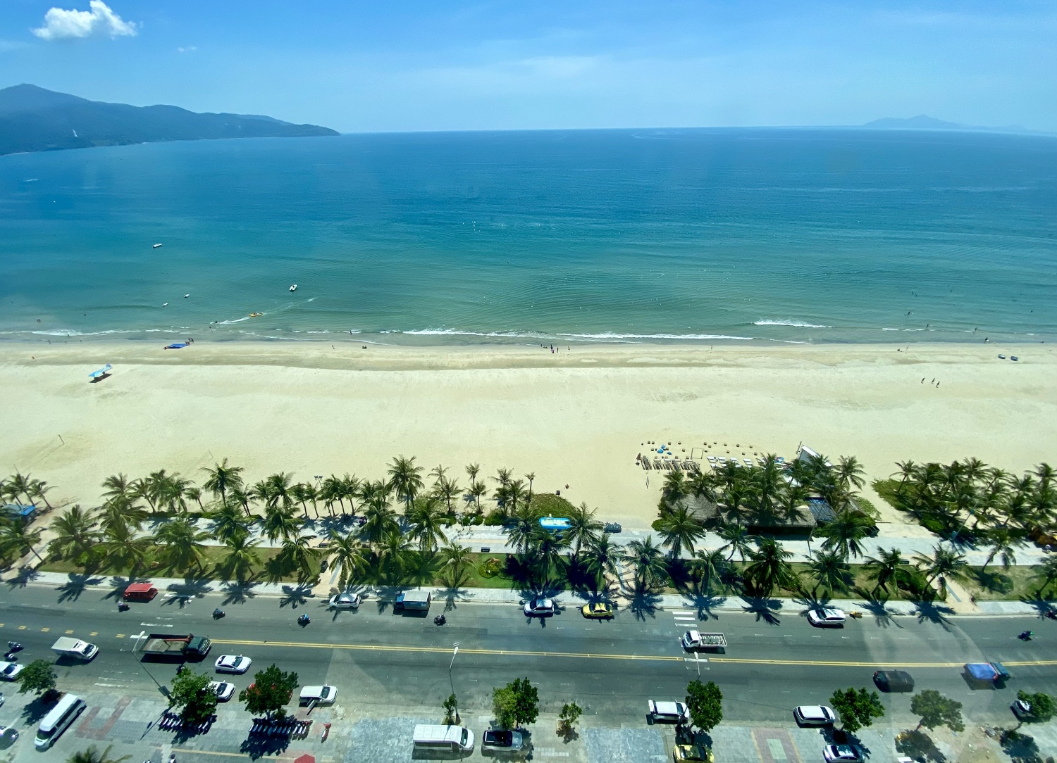 Độc đáo bay lượn giữa biển trời ở độ cao gần 100m Độc đáo dù lượn giữa biển trời ở độ cao gần 100m