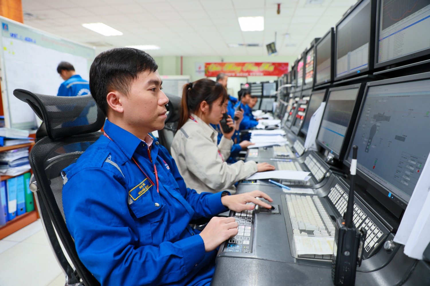 Văn hoá BSR gắn liền với 5 giá trị cốt lõi của đơn vị là “Chính trực - Chuyên nghiệp - Đoàn kết - Sáng tạo - Hiệu quả”. Văn hoá BSR gắn liền với 5 giá trị cốt lõi của đơn vị là “Chính trực - Chuyên nghiệp - Đoàn kết - Sáng tạo - Hiệu quả”.