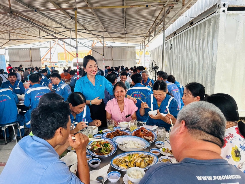 Bữa cơm Công đoàn PETROCONs – Đồng hành, gắn kết, yêu thương Bữa cơm Công đoàn PETROCONs – Đồng hành, gắn kết, yêu thương