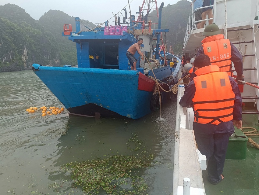 Vùng 3 Hải quân kịp thời cứu nạn ngư dân trong cơn bão số 3 Chiến sĩ Vùng 3 Hải quân kịp thời ứng cứu ngư dân gặp nạn trong bão số 3