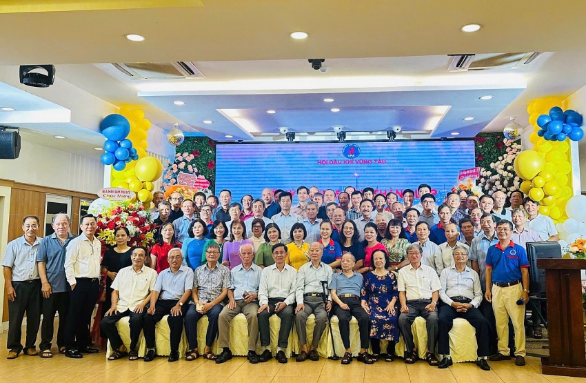 Hội Dầu khí Vũng Tàu tổ chức “Chào mừng kỷ niệm 15 năm thành lập Hội Dầu khí Việt Nam” Hội Dầu khí Vũng Tàu tổ chức “Chào mừng kỷ niệm 15 năm thành lập Hội Dầu khí Việt Nam”