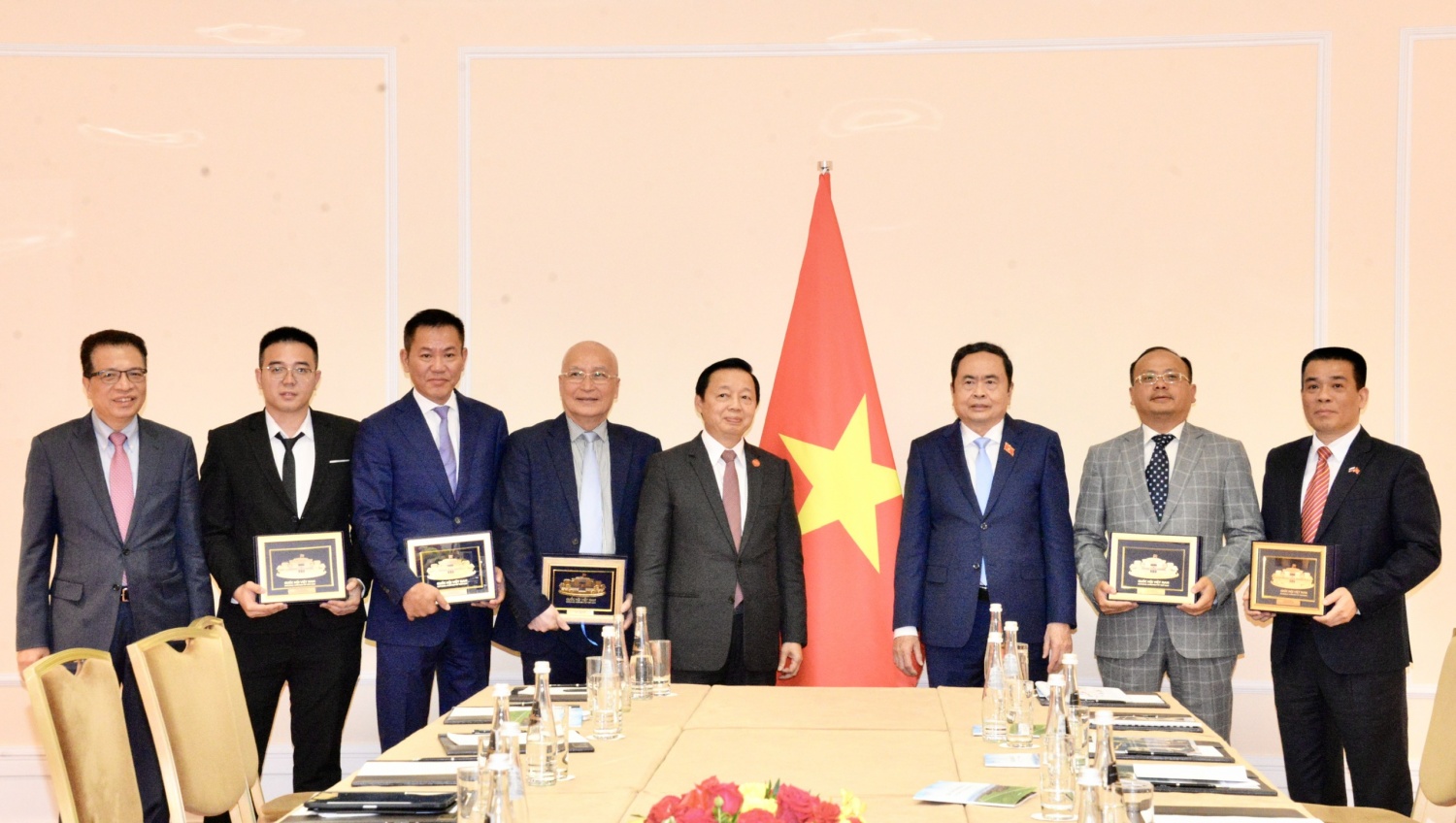 Liên doanh dầu khí Nga - Việt đã mang về cho đất nước gần 1 tỷ đô Liên doanh dầu khí Nga - Việt đã mang về cho đất nước gần 1 tỷ đô