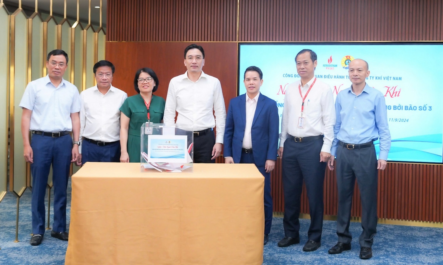 Ban Lãnh đạo PV GAS tham gia ủng hộ đồng bào các tỉnh phía Bắc Ban Lãnh đạo PV GAS tham gia ủng hộ đồng bào các tỉnh phía Bắc