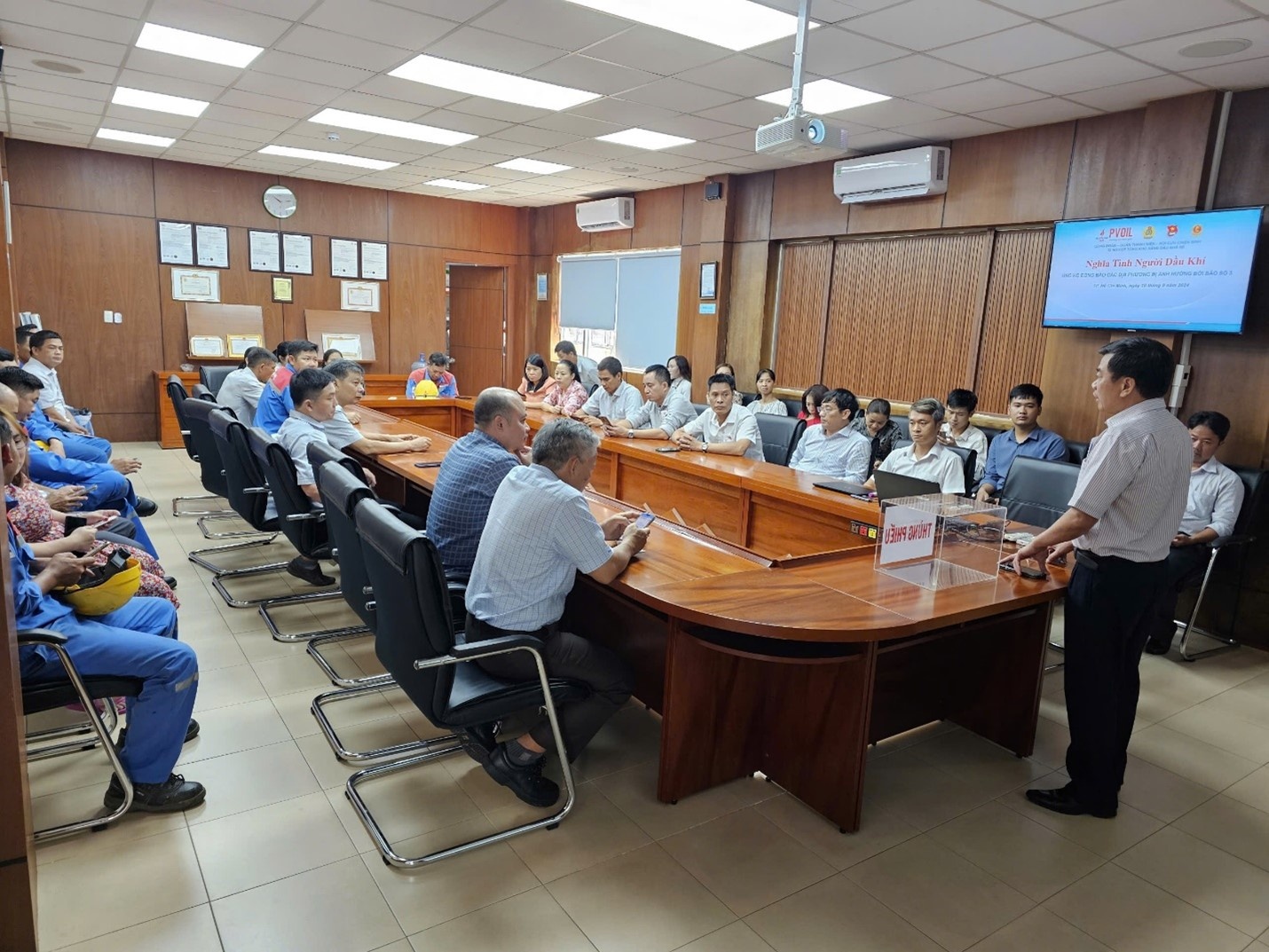 Các đơn vị trực thuộc, đơn vị thành viên PVOIL cũng đồng loạt tổ chức quyên góp trong cùng ngày Các đơn vị trực thuộc, đơn vị thành viên PVOIL cũng đồng loạt tổ chức quyên góp trong cùng ngày