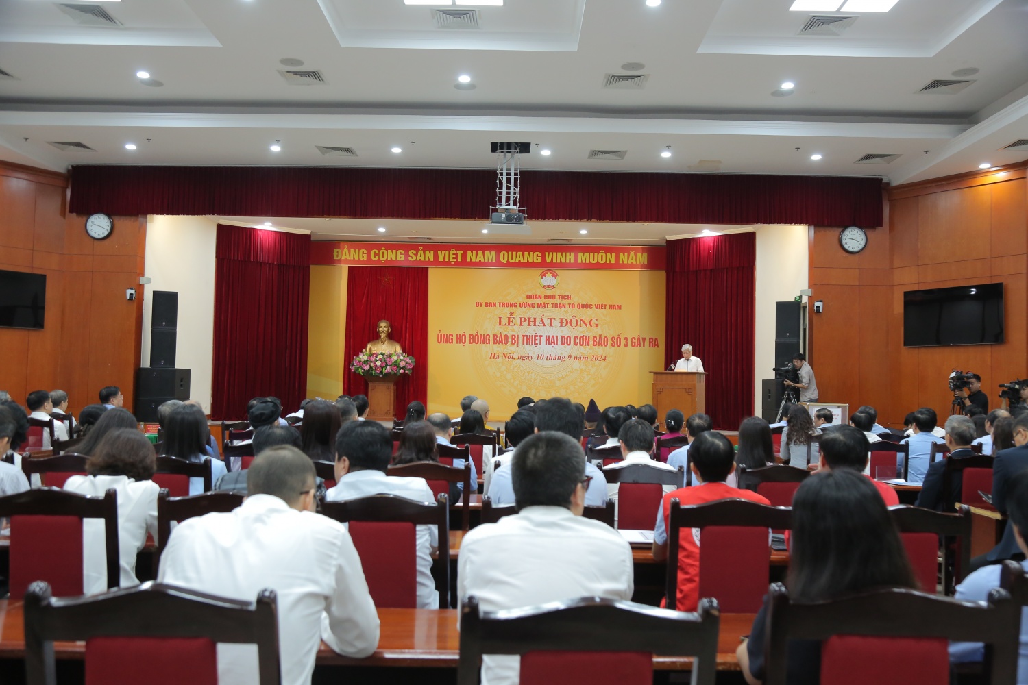 Petrovietnam ủng hộ 20 tỉ đồng cho đồng bào bị thiệt hại do bão số 3 gây ra Petrovietnam ủng hộ 20 tỉ đồng cho đồng bào bị thiệt hại do bão số 3 gây ra
