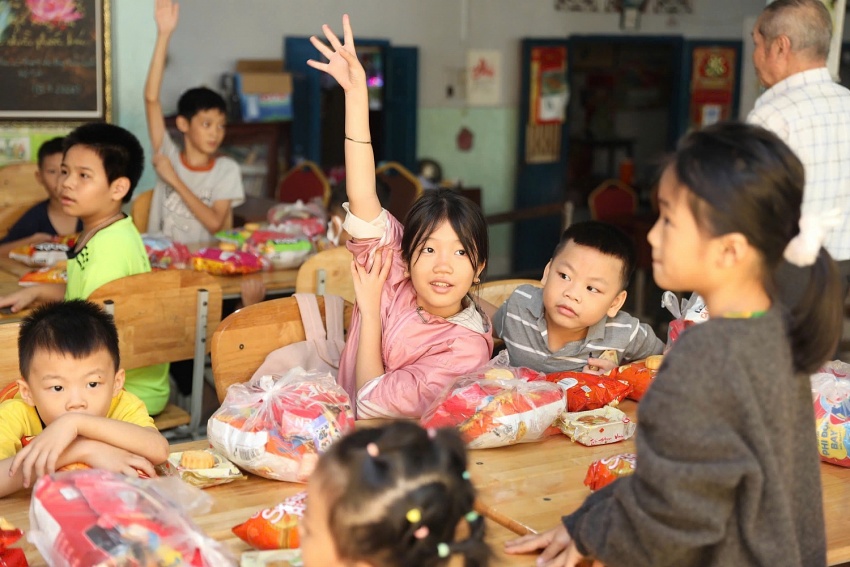 Tuổi trẻ PTSC tổ chức chương trình “Vui tết Trung thu”cho các bé khó khăn ở lớp học tình thương