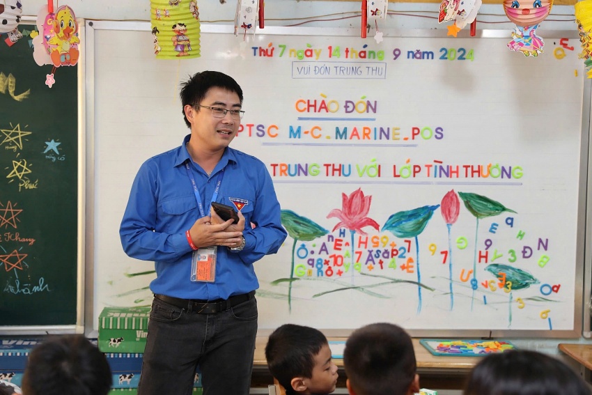 Tuổi trẻ PTSC tổ chức chương trình “Vui tết Trung thu”cho các bé khó khăn ở lớp học tình thương