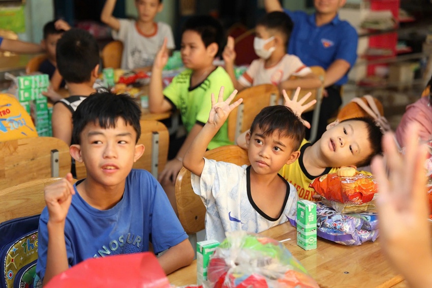 Tuổi trẻ PTSC tổ chức chương trình “Vui tết Trung thu”cho các bé khó khăn ở lớp học tình thương
