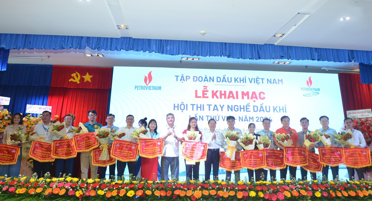 Khơi dậy niềm đam mê, lòng tự hào nghề nghiệp trong mỗi NLĐ Dầu khí Khơi dậy niềm đam mê, lòng tự hào nghề nghiệp trong mỗi NLĐ Dầu khí