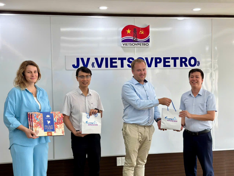 Đoàn cán bộ, chuyên gia Gazprom thăm và trao đổi kinh nghiệm tại Vietsovpetro