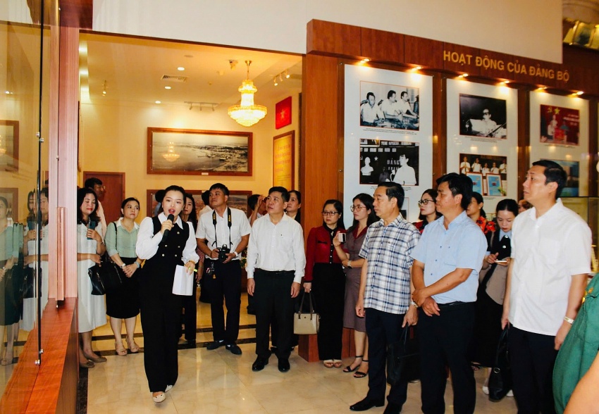 Báo cáo viên cấp tỉnh Bà Rịa – Vũng Tàu nghiên cứu thực tế tại Vietsovpetro Báo cáo viên cấp tỉnh Bà Rịa - Vũng Tàu nghiên cứu thực tế tại Vietsovpetro