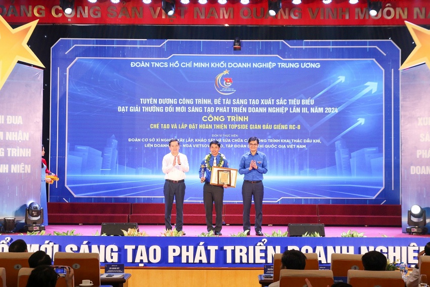 Tuổi trẻ XNXL Vietsovpetro dám nghĩ, dám làm, đổi mới sáng tạo trong công trình chế tạo và lắp đặt Topside giàn RC-8 Tuổi trẻ XNXL Vietsovpetro dám nghĩ, dám làm, đổi mới sáng tạo trong công trình chế tạo và lắp đặt Topside giàn RC-8