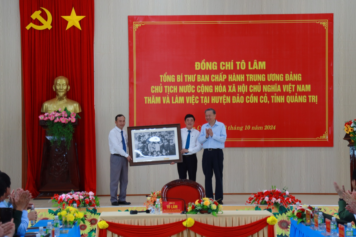 Tổng Bí thư, Chủ tịch nước Tô Lâm thăm và làm việc tại huyện đảo tiền tiêu Cồn Cỏ, tỉnh Quảng Trị Tổng Bí thư, Chủ tịch nước Tô Lâm thăm và làm việc tại huyện đảo tiền tiêu Cồn Cỏ, tỉnh Quảng Trị