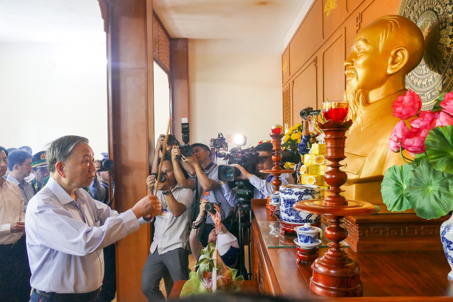 Tổng Bí thư, Chủ tịch nước Tô Lâm thăm và làm việc tại huyện đảo tiền tiêu Cồn Cỏ, tỉnh Quảng Trị Tổng Bí thư, Chủ tịch nước Tô Lâm thăm và làm việc tại huyện đảo tiền tiêu Cồn Cỏ, tỉnh Quảng Trị