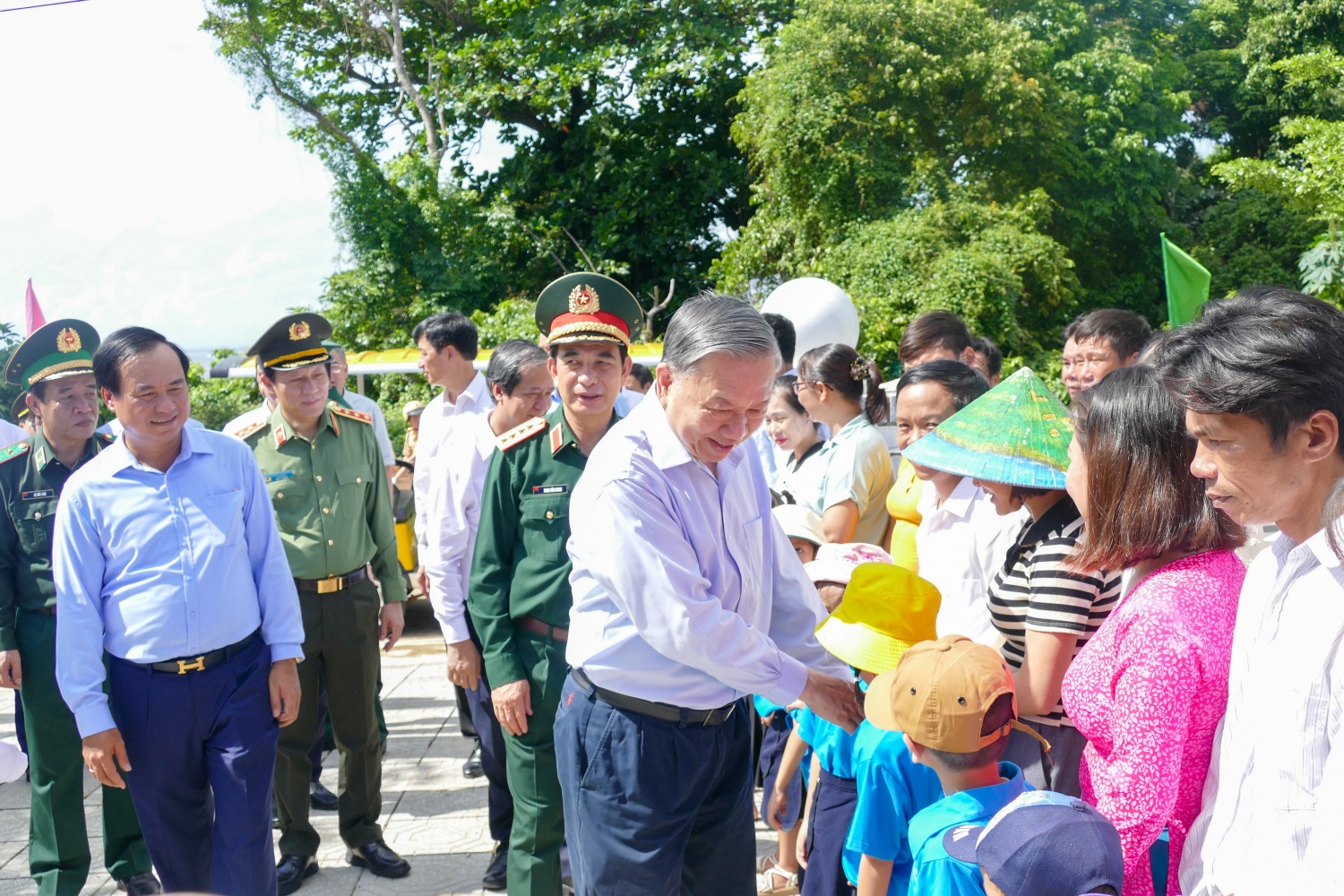 Tổng Bí thư, Chủ tịch nước Tô Lâm thăm và làm việc tại huyện đảo tiền tiêu Cồn Cỏ, tỉnh Quảng Trị Tổng Bí thư, Chủ tịch nước Tô Lâm thăm và làm việc tại huyện đảo tiền tiêu Cồn Cỏ, tỉnh Quảng Trị