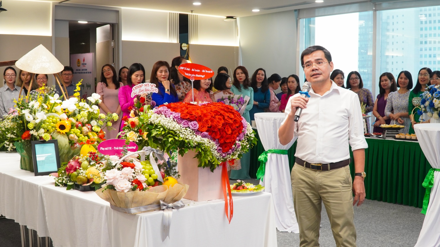 Công đoàn PVFCCo tổ chức kỷ niệm ngày Phụ Nữ Việt Nam 20/10 Công đoàn PVFCCo tổ chức kỷ niệm ngày Phụ nữ Việt Nam 20/10