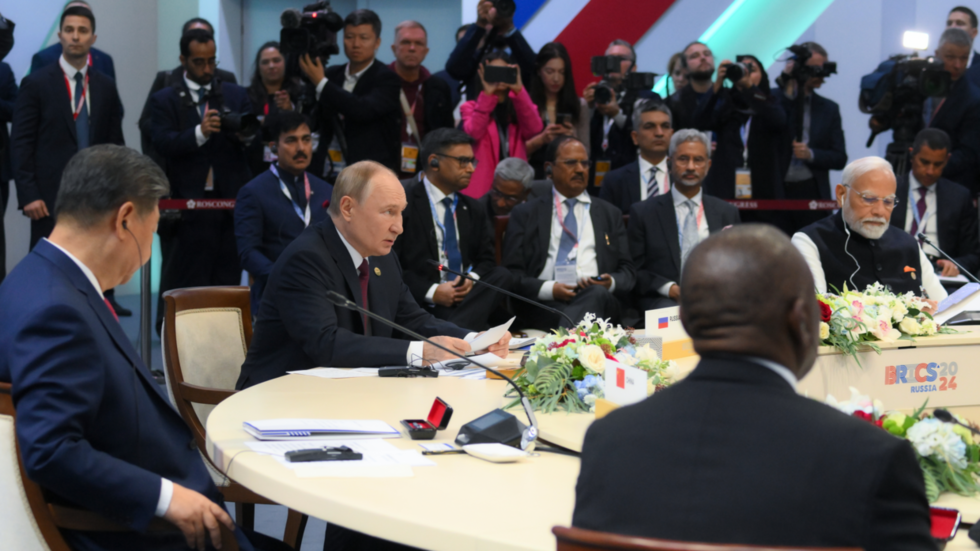 Thủ tướng Phạm Minh Chính tới Kazan, bắt đầu chuyến công tác tham dự Hội nghị BRICS mở rộng Thủ tướng Phạm Minh Chính tới Kazan, bắt đầu chuyến công tác tham dự Hội nghị BRICS mở rộng