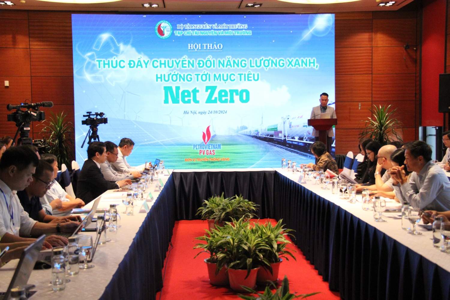 Thúc đẩy chuyển đổi năng lượng xanh, hướng tới mục tiêu Net Zero Thúc đẩy chuyển đổi năng lượng xanh, hướng tới mục tiêu Net Zero