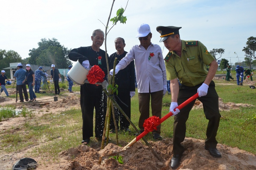 Lễ ra quân thực hiện “Tết trồng cây 2024” tại xã đảo Long Sơn Bà Rịa-Vũng Tàu: Lễ ra quân thực hiện “Tết trồng cây 2024” tại xã đảo Long Sơn