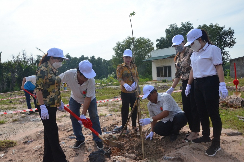 Lễ ra quân thực hiện “Tết trồng cây 2024” tại xã đảo Long Sơn Bà Rịa-Vũng Tàu: Lễ ra quân thực hiện “Tết trồng cây 2024” tại xã đảo Long Sơn