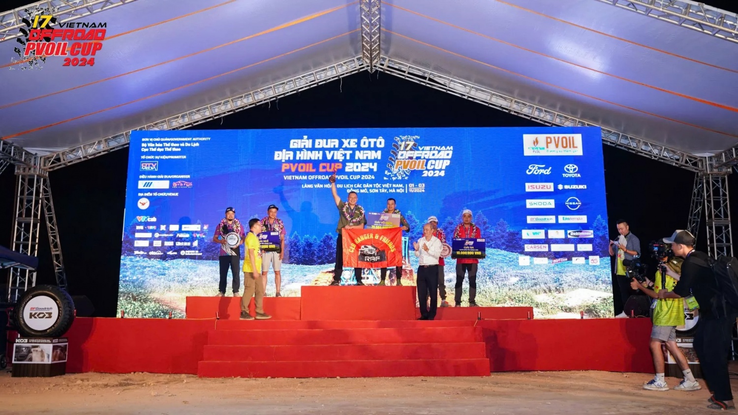 RAF 222 với cặp vận động viên Trần Mạnh Toàn - Phan Nhật Quang về Nhất Hạng Bán tải nâng cao.