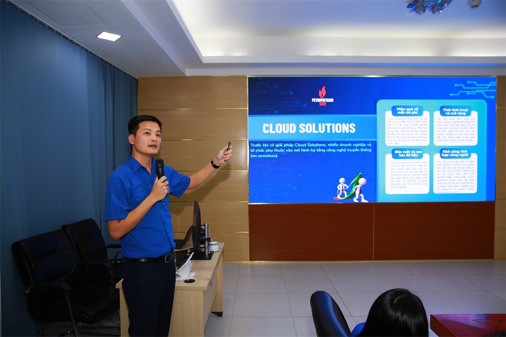 Đoàn viên thanh niên BSR trình bày tham luận và đóng góp ý kiến tại hội nghị. Đoàn viên thanh niên BSR trình bày tham luận và đóng góp ý kiến tại hội nghị.