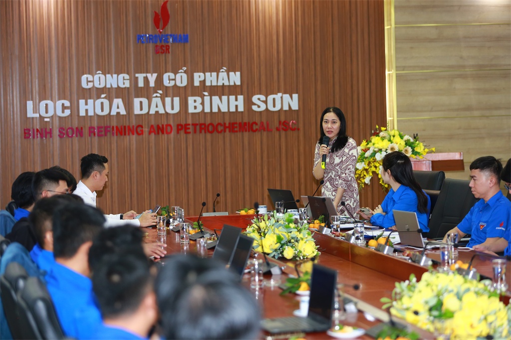 Bà Trương Thị Thu Hà – Phó Chủ tịch Công đoàn, Phó Trưởng ban QTNL BSR phát biểu tại hội nghị. Bà Trương Thị Thu Hà – Phó Chủ tịch Công đoàn, Phó Trưởng ban QTNL BSR phát biểu tại hội nghị.