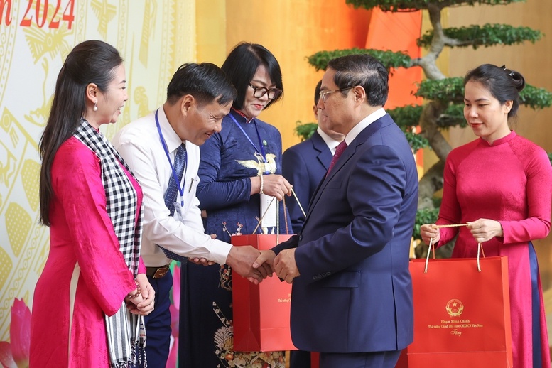Thủ tướng gặp mặt đại diện các nhà giáo tiêu biểu năm 2024