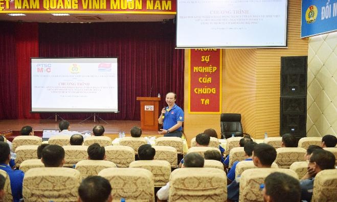 Ông Nguyễn Bá Cường – Trưởng ban Quản lý ĐH ML ATVSV Vietsovpetro trình bày báo cáo