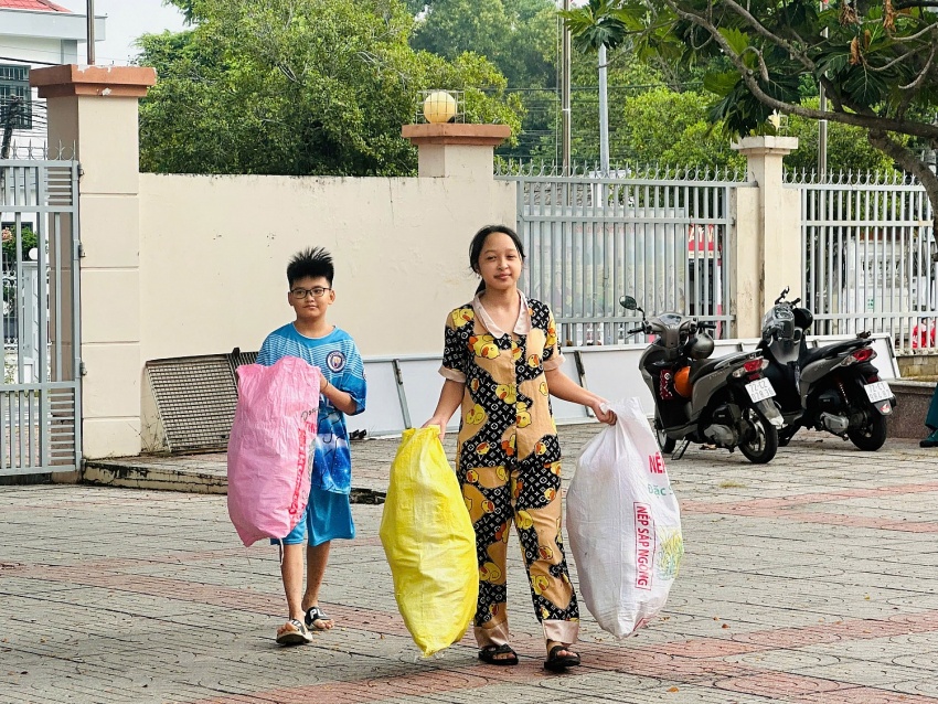 Bà Rịa - Vũng Tàu: Ngày hội “đổi rác lấy quà” tại xã Đảo Long Sơn Bà Rịa - Vũng Tàu: Chương trình “đổi rác lấy quà” tại xã đảo Long Sơn