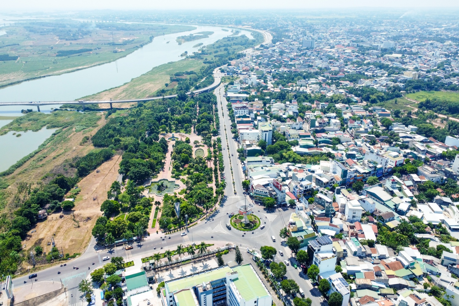 Vượt nhiều khó khăn, tỉnh Quảng Ngãi vượt 15,5% kế hoạch trong thu ngân sách Vượt nhiều khó khăn, tỉnh Quảng Ngãi vượt 15,5% kế hoạch trong thu ngân sách