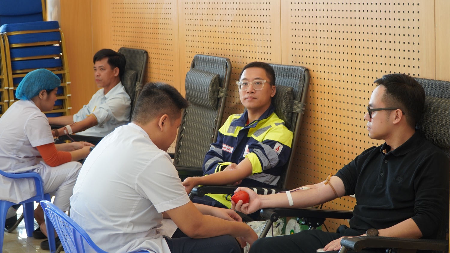 Ngày hội hiến máu nhân đạo “Trao giọt máu đào - Tiếp thêm sự sống” năm 2024 tại NMNĐ Thái Bình 2