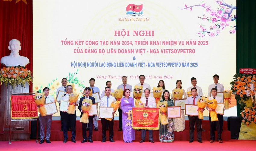 Vietsovpetro tổ chức Hội nghị Tổng kết công tác Đảng năm 2024 và Hội nghị Người lao động năm 2025 Vietsovpetro tổ chức Hội nghị Tổng kết công tác Đảng năm 2024 và Hội nghị Người lao động năm 2025