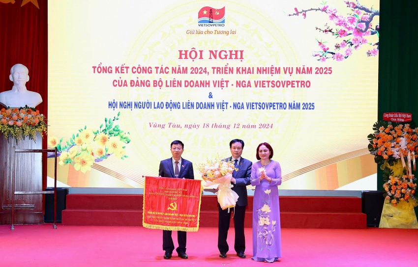 Vietsovpetro tổ chức Hội nghị Tổng kết công tác Đảng năm 2024 và Hội nghị Người lao động năm 2025 Vietsovpetro tổ chức Hội nghị Tổng kết công tác Đảng năm 2024 và Hội nghị Người lao động năm 2025