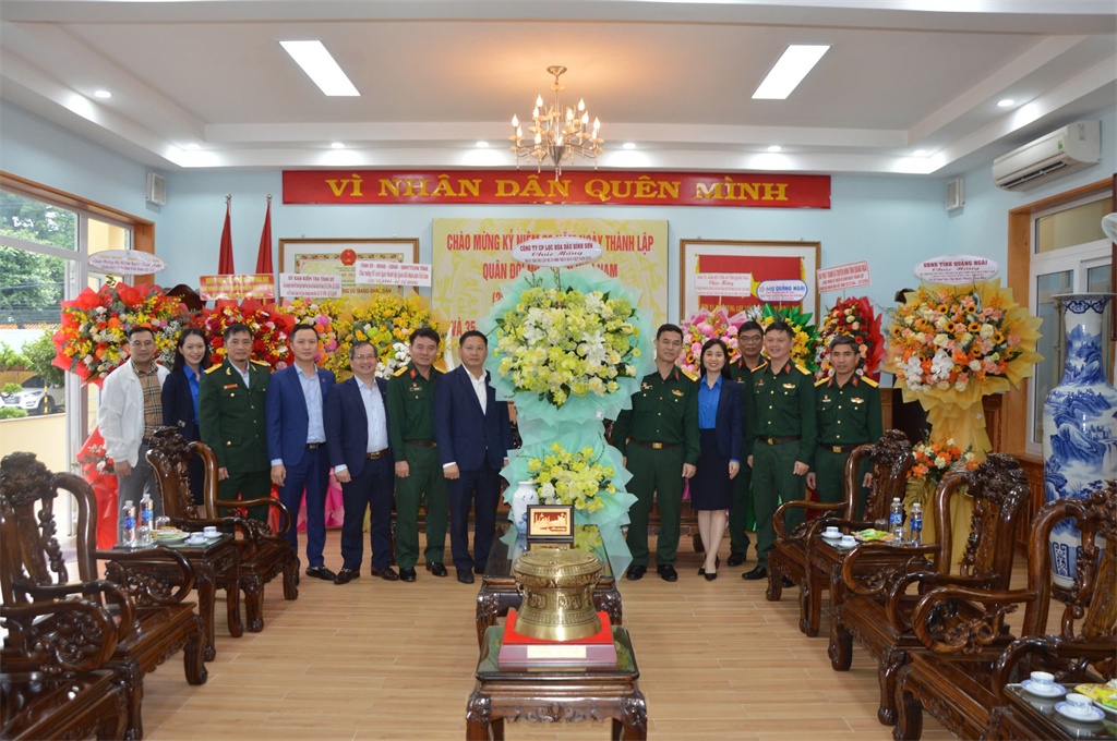 Đoàn công tác Công ty BSR chúc mừng Bộ Chỉ huy Quân sự tỉnh Quảng Ngãi nhân Ngày thành lập QĐND Việt Nam