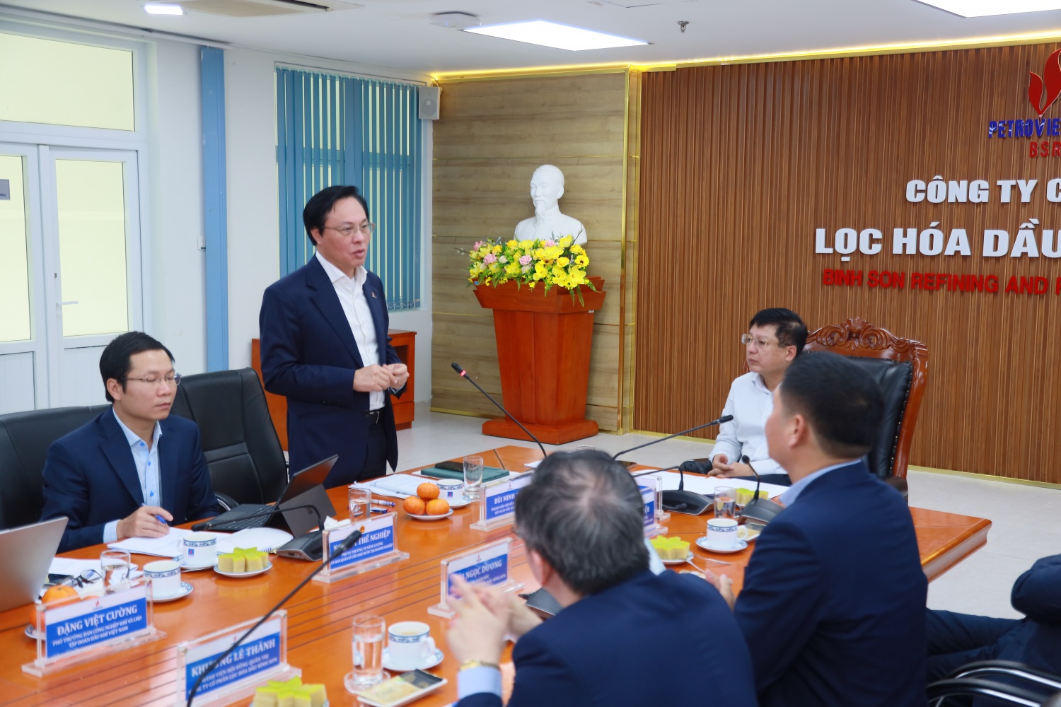 Thành viên HĐTV PVN Bùi Minh Tiến phát biểu tại buổi làm việc. Thành viên HĐTV PVN Bùi Minh Tiến phát biểu tại buổi làm việc.