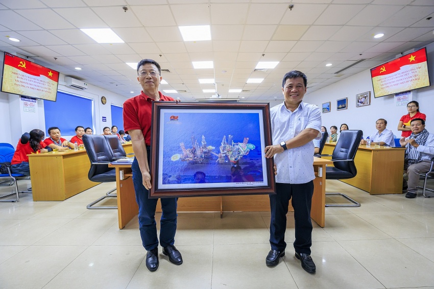 Liên doanh Vietsovpetro thăm và làm việc tại Công ty Nhiệt điện Duyên Hải Vietsovpetro thăm và làm việc tại Công ty Nhiệt điện Duyên Hải