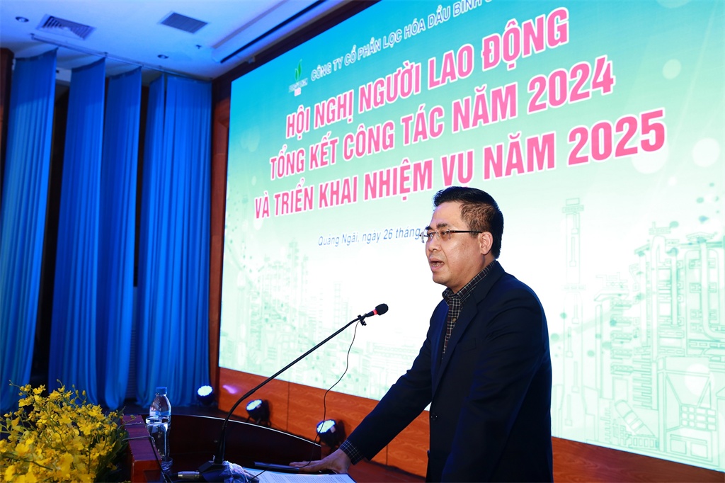 hủ tịch UBND tỉnh Quảng Ngãi Nguyễn Hoàng Giang phát biểu tại hội nghị. hủ tịch UBND tỉnh Quảng Ngãi Nguyễn Hoàng Giang phát biểu tại hội nghị.